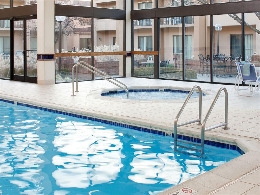 Courtyard Cincinnati Blue Ash Exterior foto